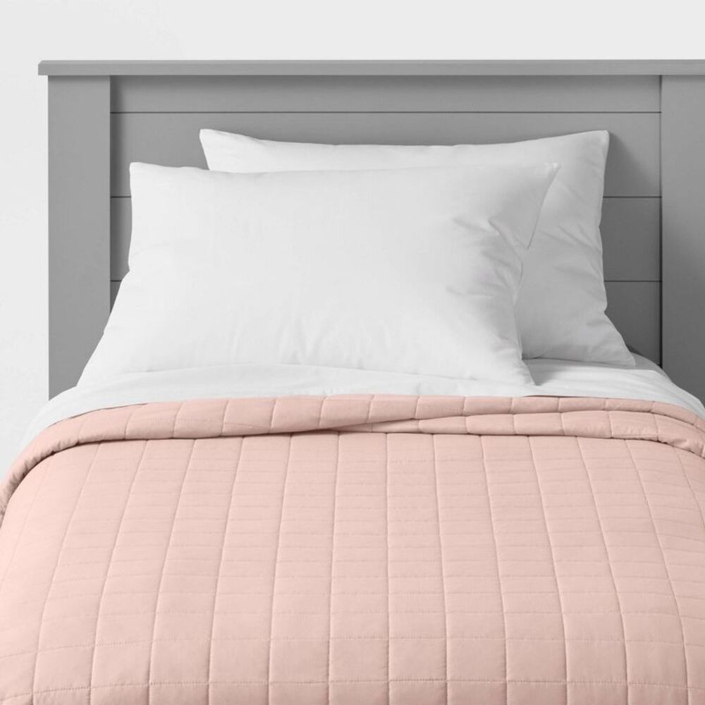 Twin Microfiber Box Stitch All-Season Kids' Bedding Quilt - Solid Pink